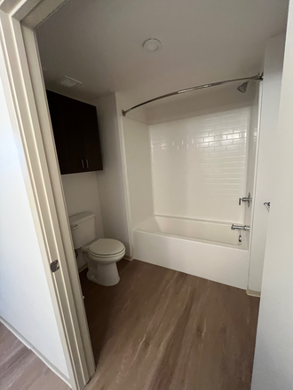 Bathroom - Plaza Verde 2 Bath - 2 Bed B Shared Apartments