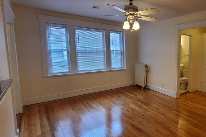 1 - Spacious Studio and 1 beds, H/HW inc, Elevator, Student Ok, No Broker Fee!