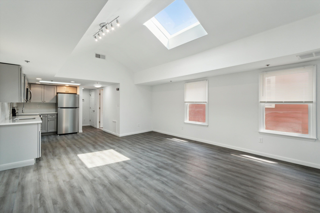 Living room and Kitchen - 3BR apt-Nassau St-Princeton