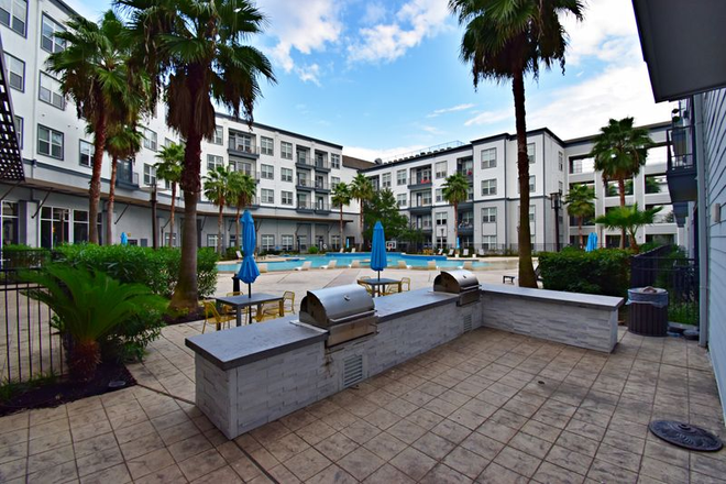 Pool + Grill - 🔥 Lease Takeover – Fall 2025 | The Lofts at Wolf Pen Creek (Males Only) 🔥