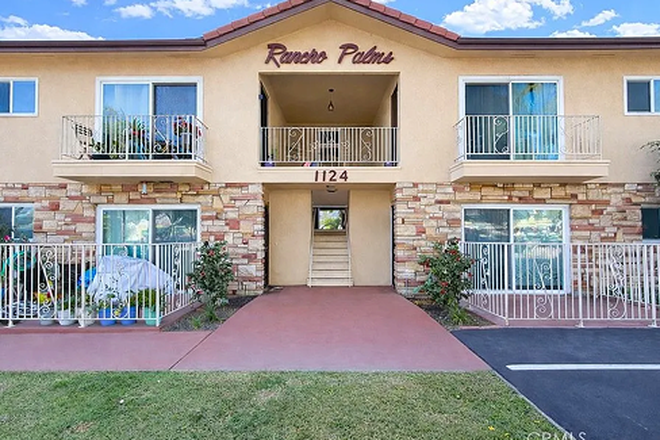 Entrance - Shared Housing close to Hmart / Arcadia Mall Condo