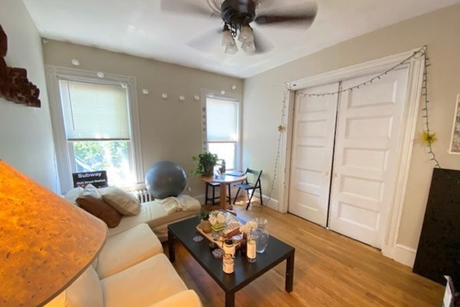 x - Mission Hill 4 Bed / 2 Bath | Top Floor | Great Value for 9/1 Apartments