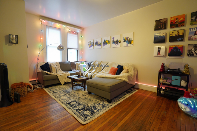 1 - SEPT 2026 Spacious Packards 4 Bed 1.5 Bath + office, NO FEE! Apartments