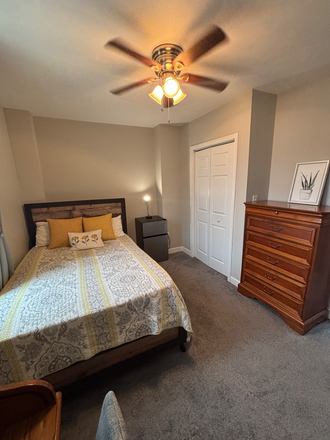 Sky Suite - Furnished 1BR 1BA Suite 10 min Walk to JHU - Seeking female roommate in Houseshare