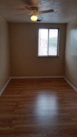 bedroom - South Oakland 5 bedroom 2 bathroom apartment Great location