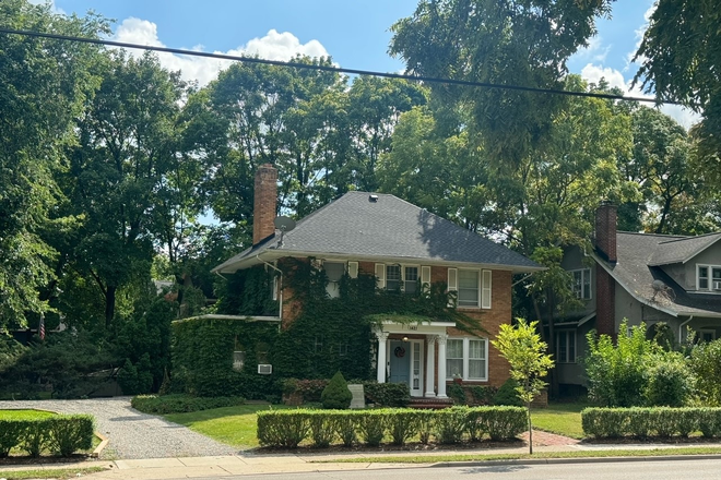 Main House w/ HD Ring Doorbell Security - Available Now! Just One Room Left. Move-in Discounts and Specials!  Guys Only 21+ House