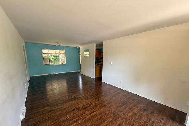 2 - Available NOW: 305 S 40th St House