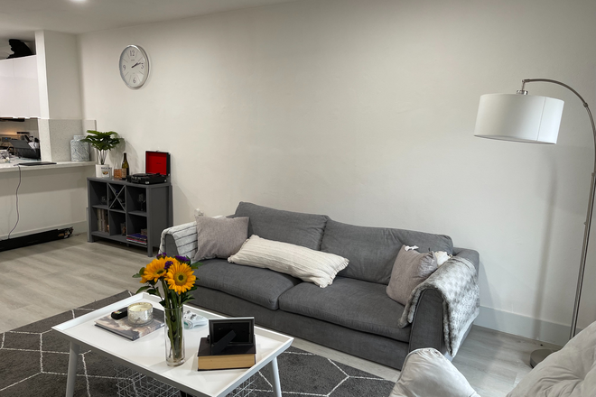 large living room - 2/2.5 by owner, washer inside,walk to metro,Dadeland Mall Condo