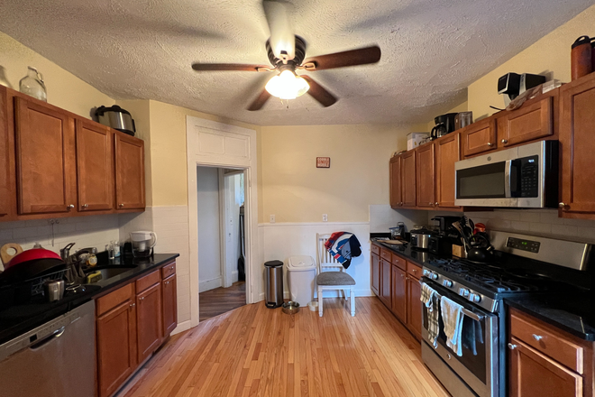 kitchen - **NO BROKERS FEE!!* Renovated 3 Bed/1 Bath near campus available 9/1/26!! Apartments