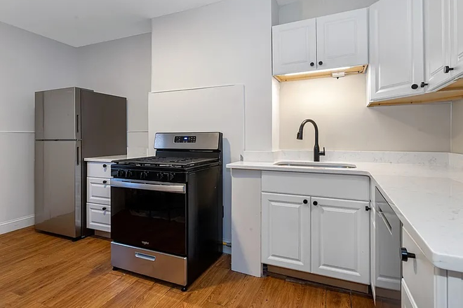Kitchen - Room available in 2-Bed Apartments