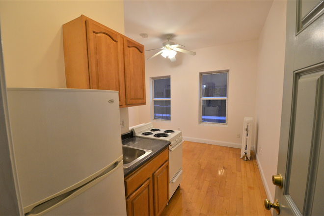 Studio - Cozy, Convenient Studio on Westland Ave! Avail 9/1