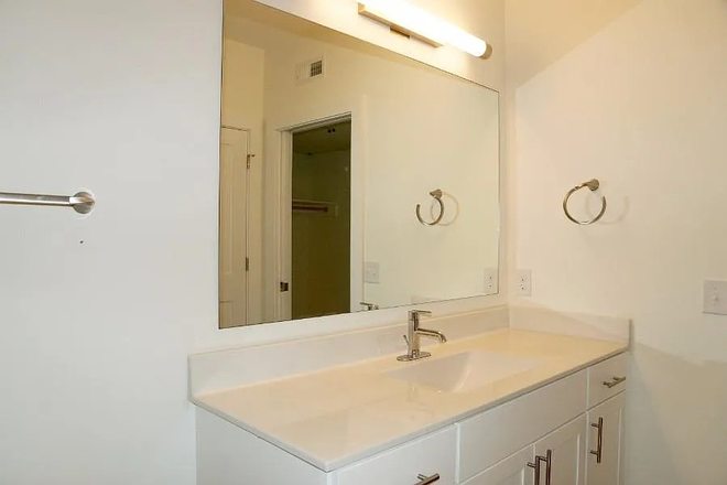 Bathroom - 1745 Allied St McIntire Plaza Apartments