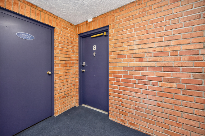 Entry - 3505 Telford St Apartments