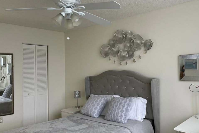 Spacious furnished private bedroom with walk-in closet - Fully Furnished Apartment Walking Distance from UM
