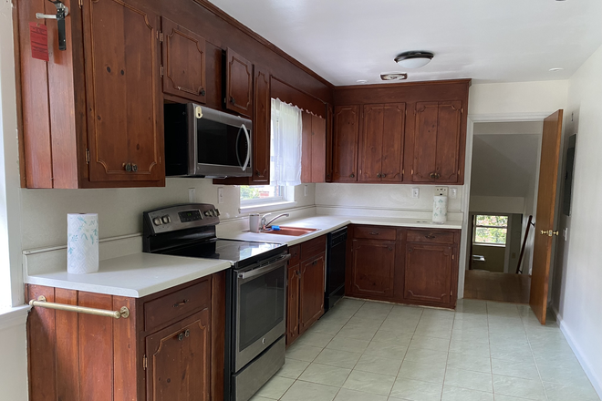 Kitchen - 4 bedroom/2 bathroom in single family house