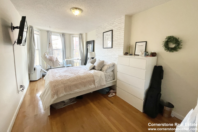 . - 4 Bed, W/D in building, Hardwood Floors Apartments