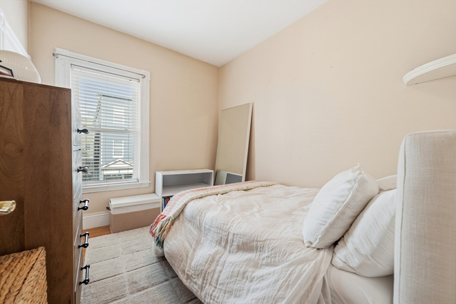 Bedroom #3 - Southie 3 Bed 2 Bath!! Apartments