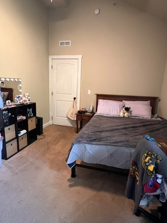 Bedroom - Urgent Lease Take Over! (Will Pay First Month Rent) Female tenet only!!
