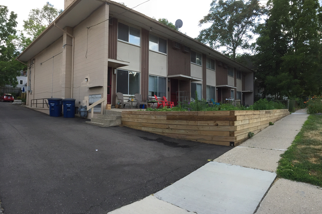 Front view - Walkway and Garden - Mosley Garden Townhouse ( You can grow your own vegetables)