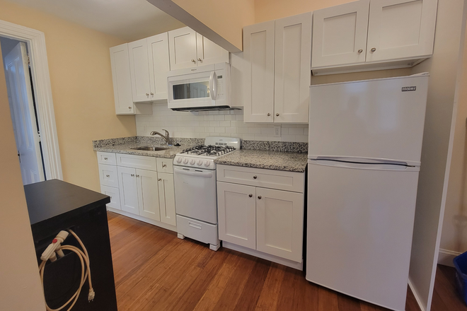 Kitchen - 225 South 42nd Street Apartments