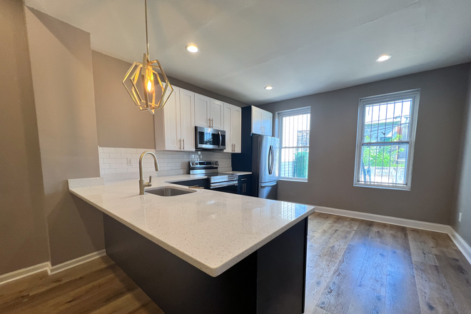 Kitchen - Newly Renovated House With ROOF DECK - 10 Bed 5 Bath