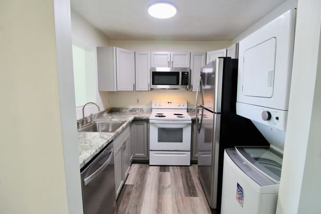 Kitchen - 3 bed / 3 bath unfurnished loft condo for rent! Now Pre-leasing for the 2026/2027 school year
