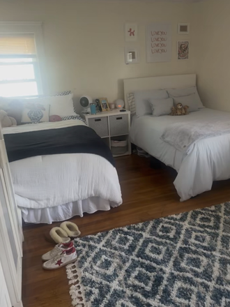 Double Room - Cozy 6 bedroom, 2.5 bath home located close to campus with a lovely view