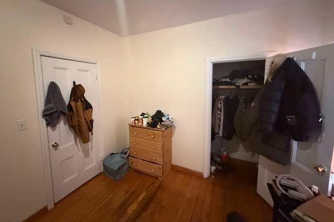 Bedroom - Close to T