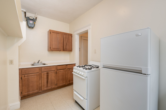 Visit hubrealtyproperties.com - Spacious studio, close to Longwood Medical Area hospitals and HMS Apartments