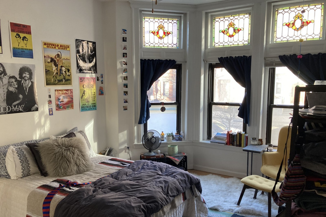 . - 3 bedroom 58 Westland Ave- AVAIL 9/1/26