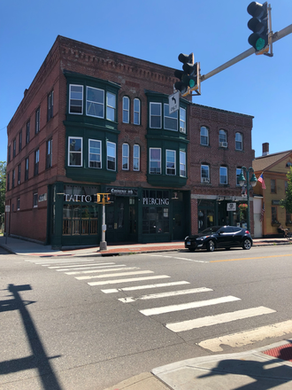 877 Main St - 877 Main Street Apartments, close to UCONN/ECSU