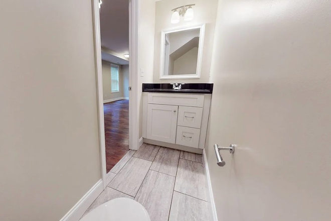 Powder Room - Comfortable Private Room in Duplex – Summer 2026 Apartments