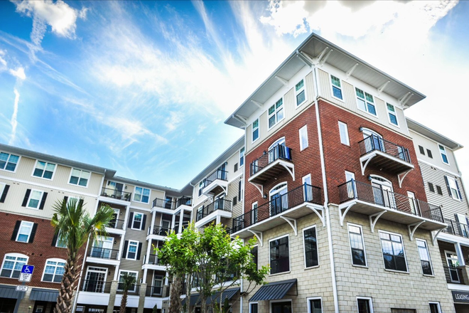 Outside view - Sublease at The Flats at 4200 Apartments