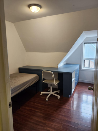 Bedroom - Cosy furnished room in a shared flat