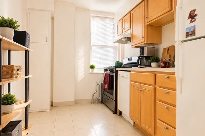 Kitchen - 2001 Comm. Ave. / Boston College / BC Condo
