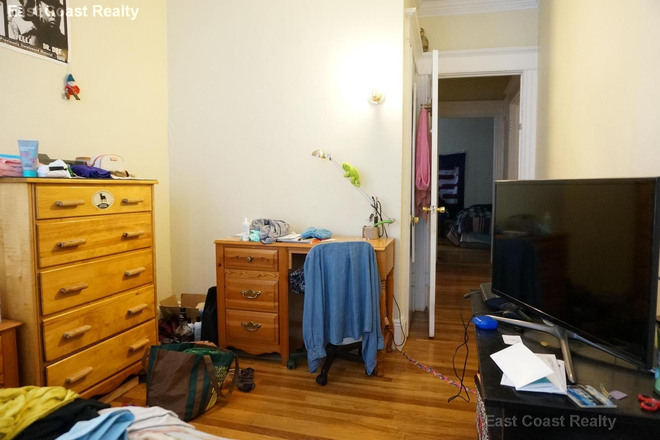1 - Spacious Allston 3 Bed + Office Near BU | Private Porch | Student OK