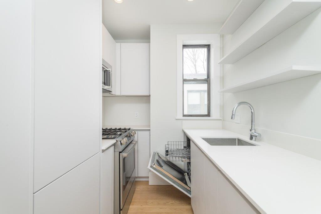 Hub Realty - Brighton Center, fantastic 1.5 bedroom with renovated kitchen and bath Apartments
