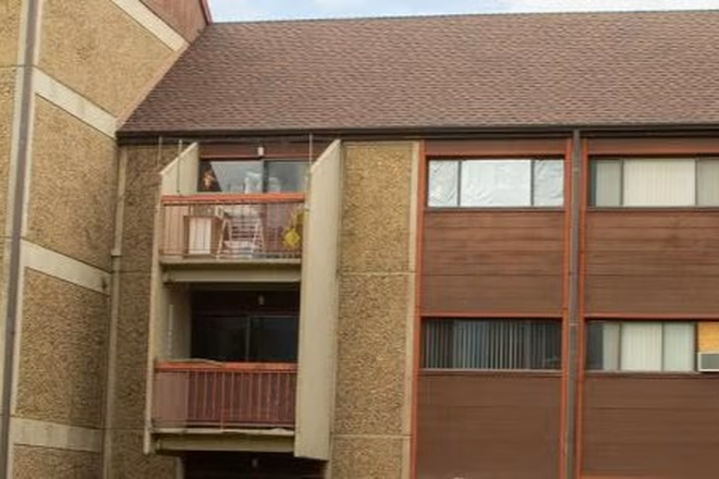 Outside street view - Grad Housing | Newton Court (One Bedroom)