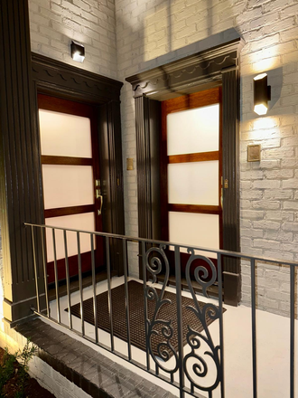 Exeterior - Downtown Luxury 2/2 Waterview Condo / Free parking, Super Quiet, Non Congested, & Extremely Safe.