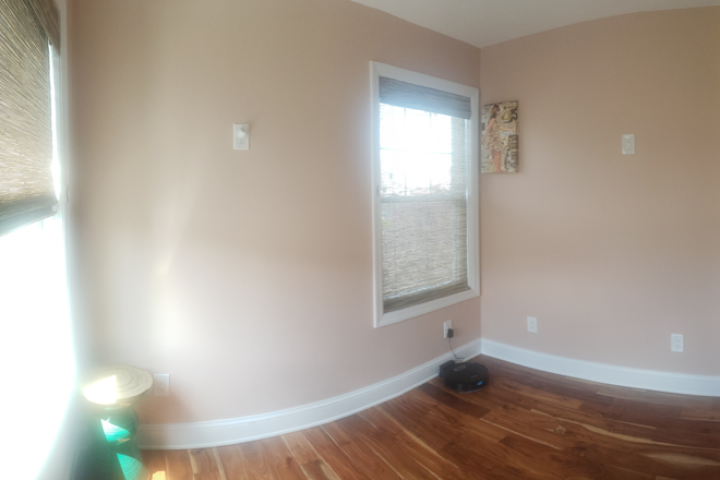 Panaronic room view - One Bedroom (Full size new mattress) //0.3 Miles to Adelphi Shuttle House