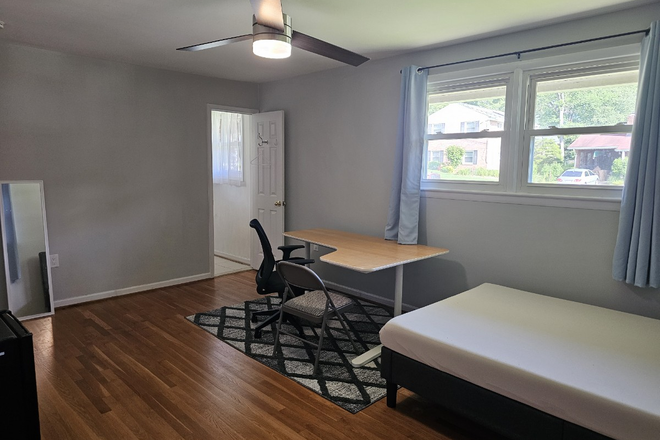 Bedroom1_Upper (Available) - One Bedroom with Private Bathroom Available (Walk to UMD College Park, About 1/2 mile, Very clean) House