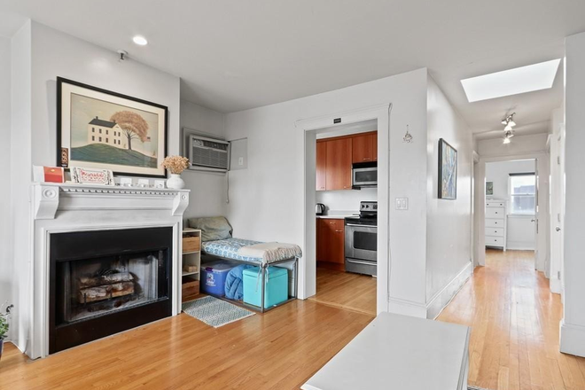 Living Area - 3 Bed Penthouse near campus!!