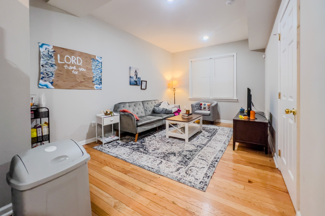 Living Room - 1614 Cecil B Moore - 4 bed 3 bathrooms - 6 MIN WALK FROM CAMPUS