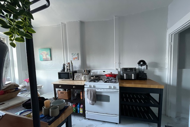 Kitchen - Large Sunny Renov Condo incl heat, BedRm, Office/Guest, LivRm, Eat-In Kitchen, walk to Kendall/Inman