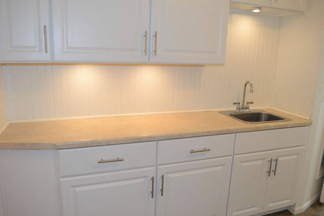 1026.5 Pine - 1026 1/2 Pine St. (2BR/ 1BA) Duplex