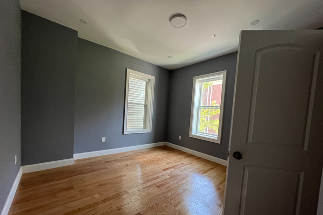 Call NOW for showings! 617-236-8600 - CAMBRIDGE ST - *NO FEE* XL MDRN 5BR AVAIL *6/1/2026* W/ 2 BATH, W/D IN UNIT, A/C, EIK NEAR LECHMERE! Apartments