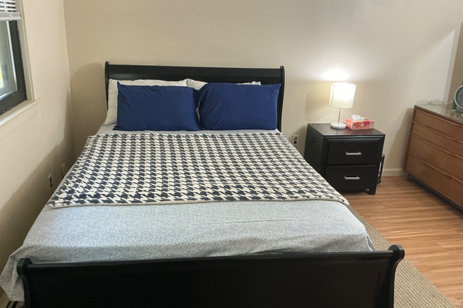 Bedroom - Furnished room in shared apt-Mulberry Row-Princeton