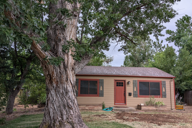 Charming single family 2 br home w/ fenced yard, near CU - Charming single family home with fenced yard close to CU