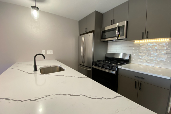 Kitchen - MULTIPLE UNITS ON THE HILL AVAILABLE FOR FALL PRELEASING! Apartments