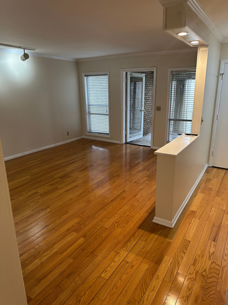 Living room - ★ 5 miles to Vanderbilt ~ Real golden oak flrs ~ Bonus Florida Rm Condo